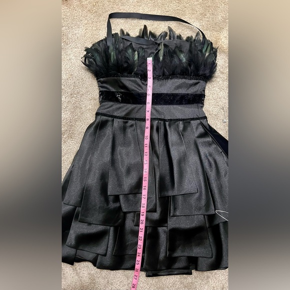 Elegant Black Feathered Strapless Dress - Picture 11 of 11